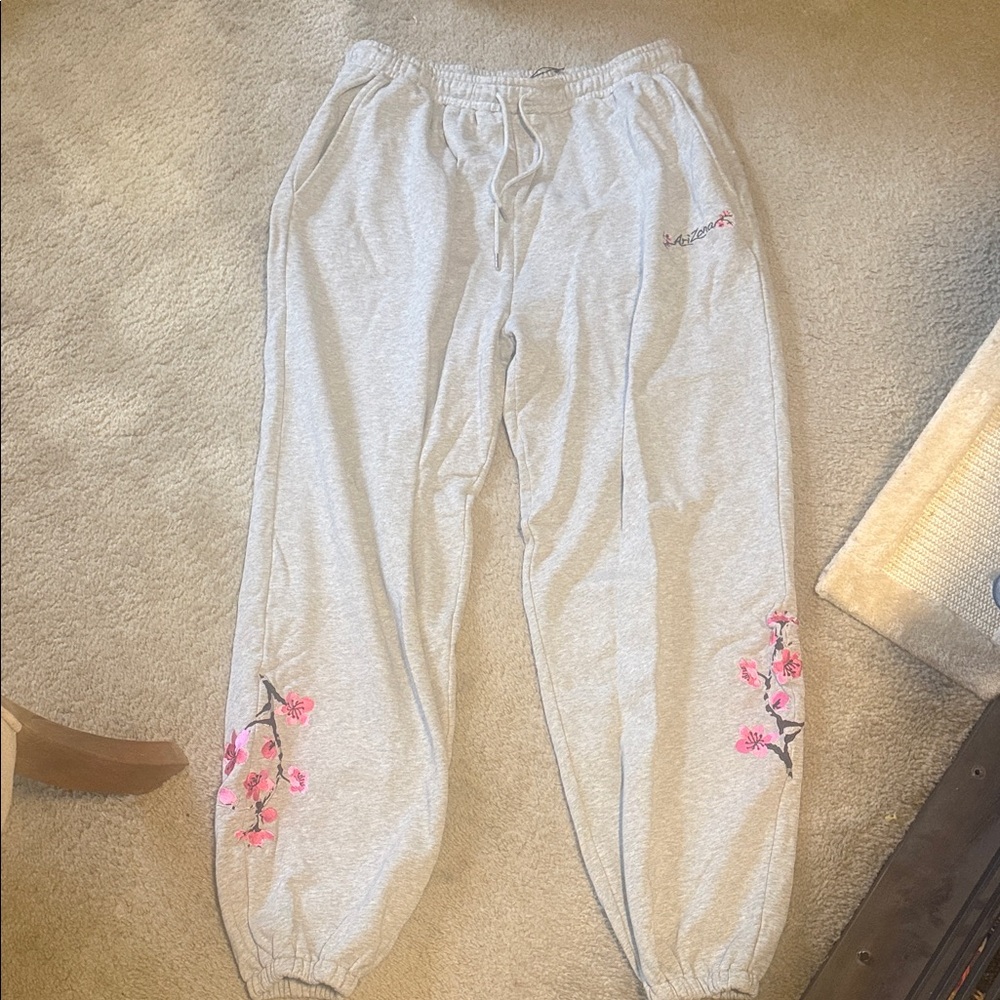 Arizona tea Gray Sweatpants with Pink Floral Embroidery - Sz 3x